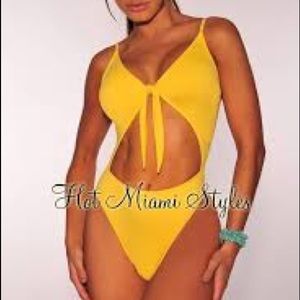 Hot Miami Styles yellow swimsuit